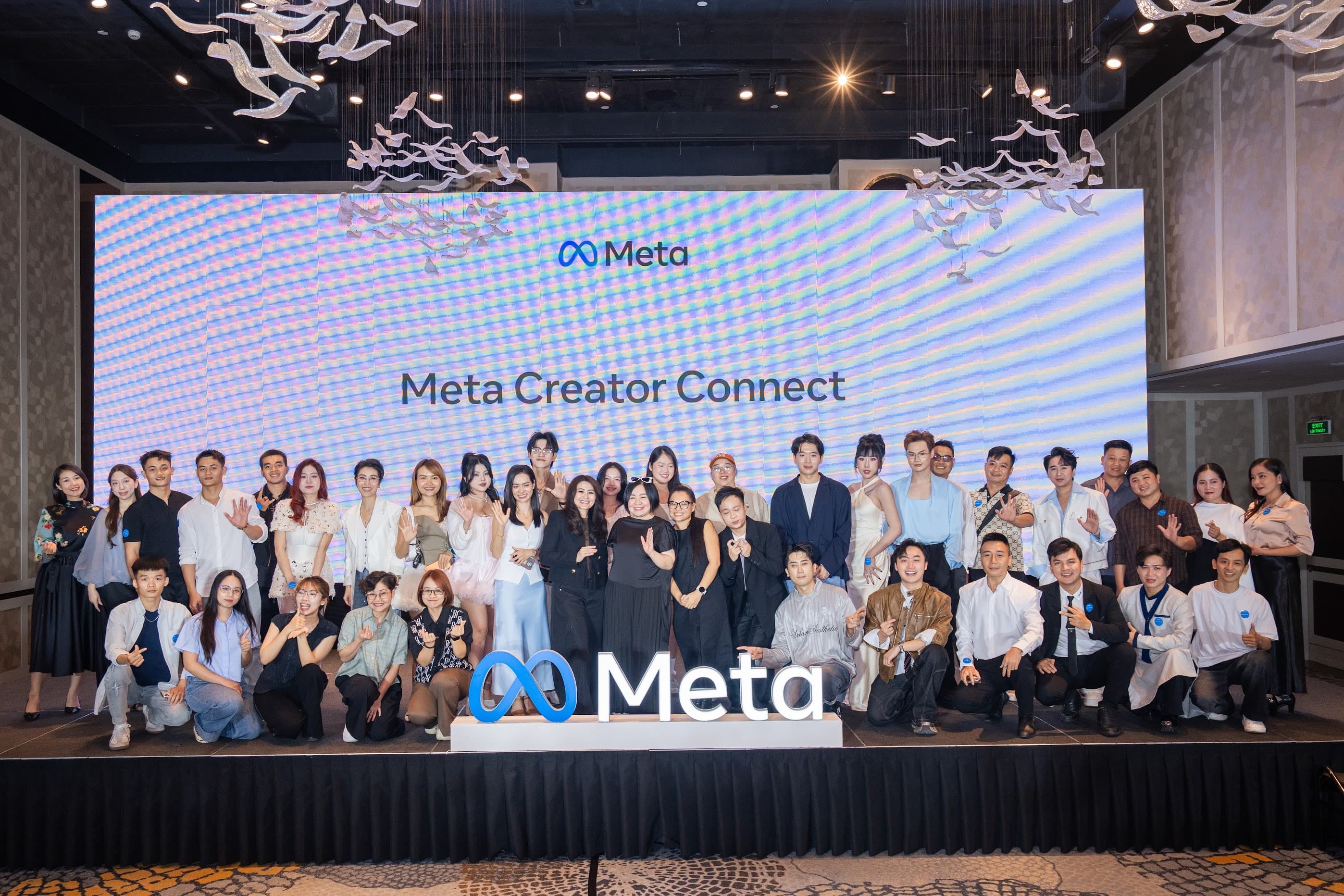 Khoảnh khắc trên sân khấu sự kiện